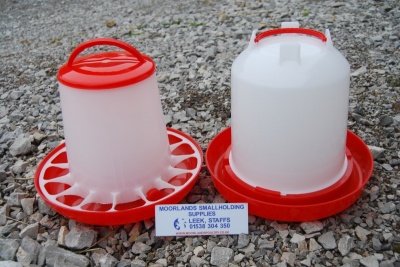 6KG POULTRY FEEDER AND 6 LTR POULTRY DRINKER