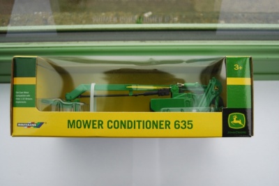Britains John Deere Mower Conditioner 635 1:32 Scale