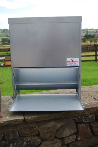 Heavy Duty 35kg Galvanised Poultry Treadle Feeder