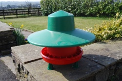 Plastic Feeder - 12kg with Hat